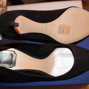 BARELY worn Christian Dior Suede Black heels